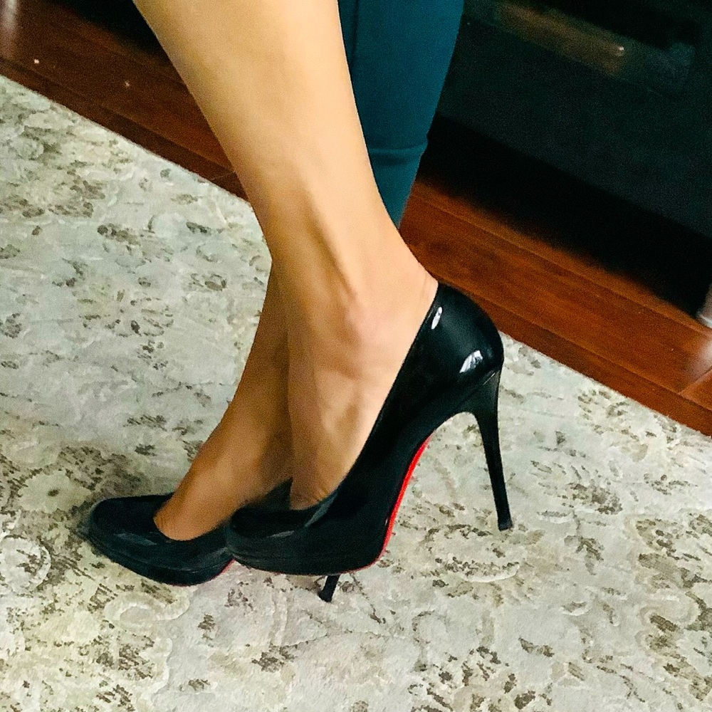 Beautiful 🖤Christian Louboutin   ❤️pumps🔥🔥🔥